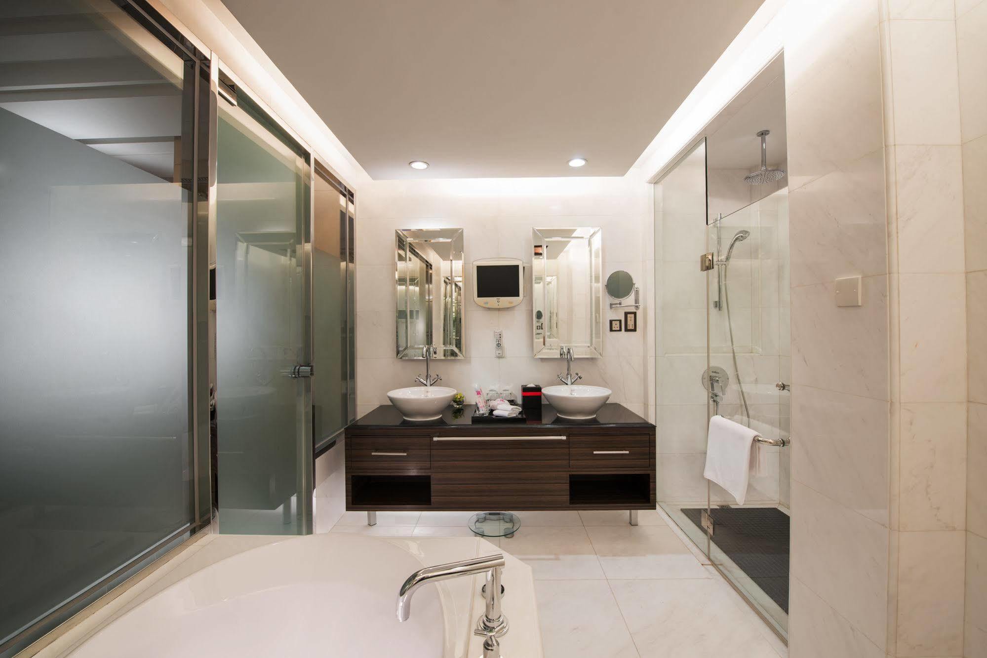 โรงแรม Broadway 5*